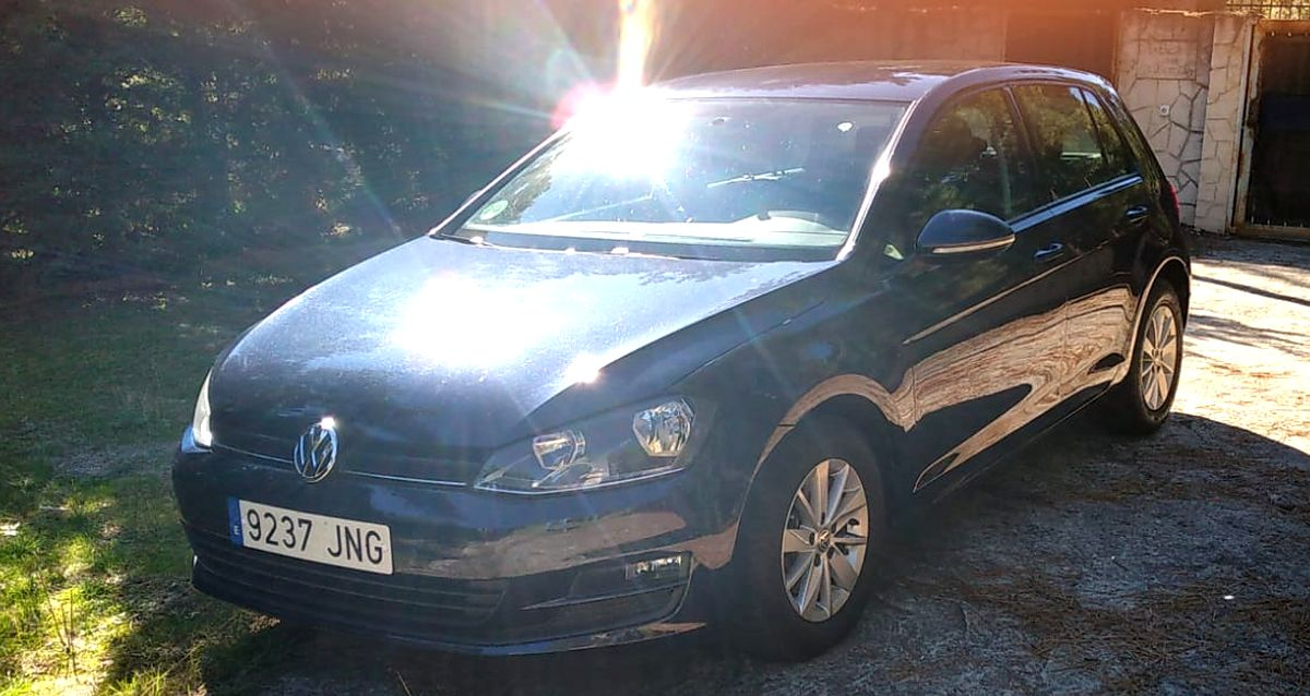 Aparece en un descampado el coche robado hace unos días en Puente Ladrillo