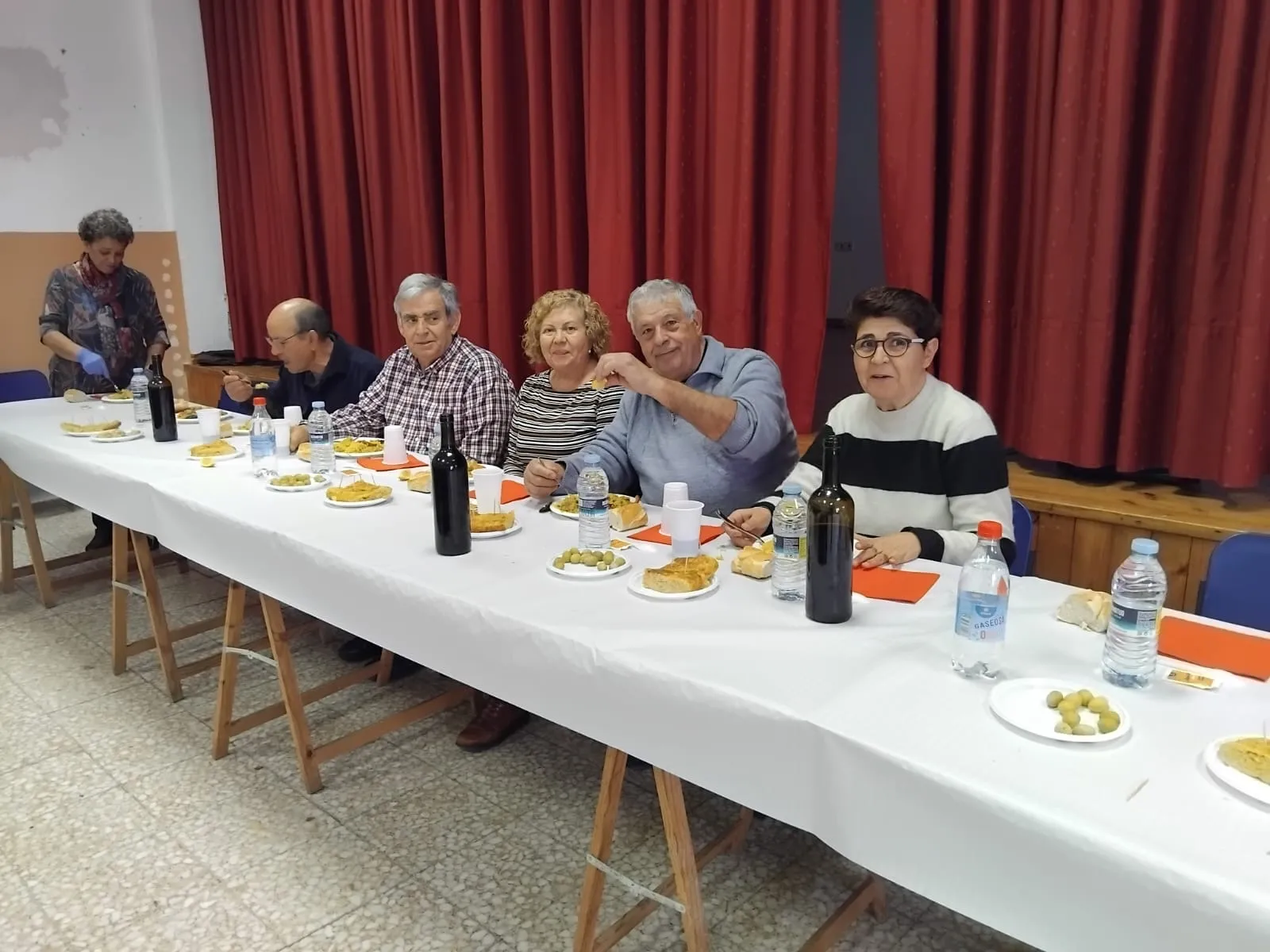 Foto 9 - M&aacute;s de 130 personas se re&uacute;nen en Cantalpino para celebrar el D&iacute;a del Padre gracias a la asociaci&oacute;n de mayores