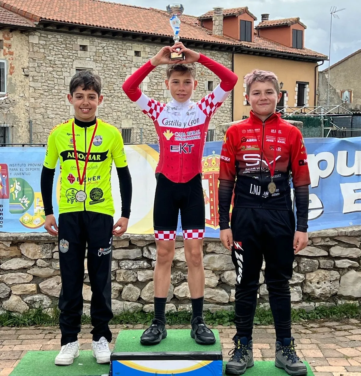 Enzo García, ganador en alevines, en la Mini Vuelta a Burgos de BTT celebrada en Sargentes de la Lora (Burgos).