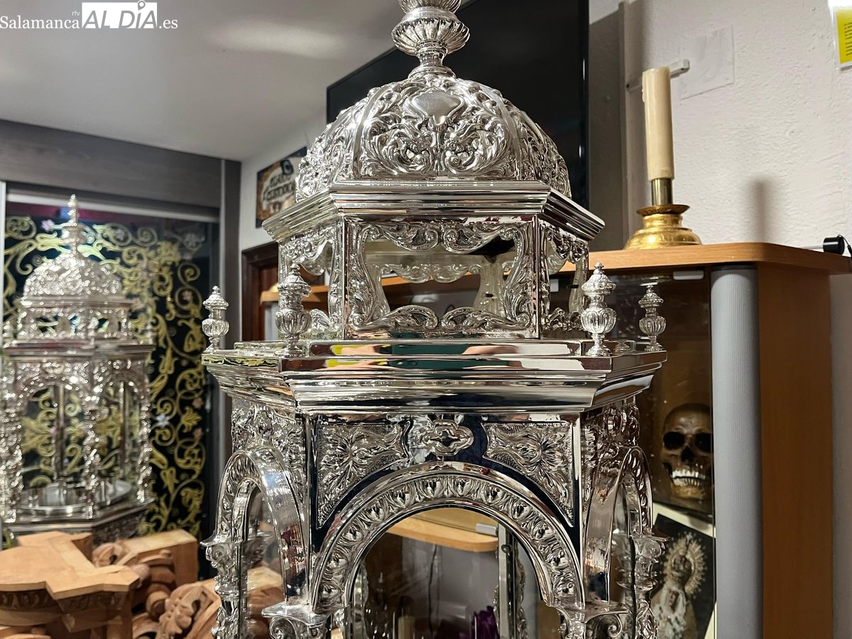 La Hermandad Dominicana presenta los nuevos enseres para el paso del Pasión (FOTOS)