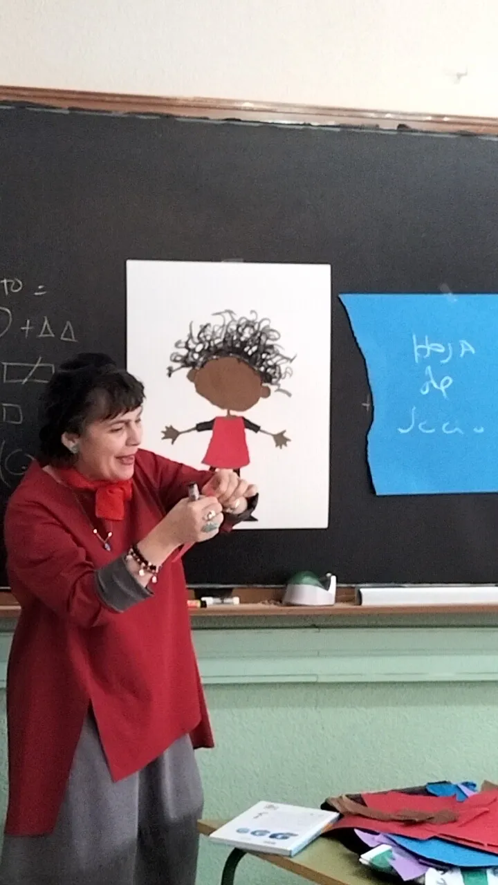 Foto 4 - La reconocida escritora infantil Violeta Monreal protagoniza una original jornada en el CEI Miguel de Unamuno