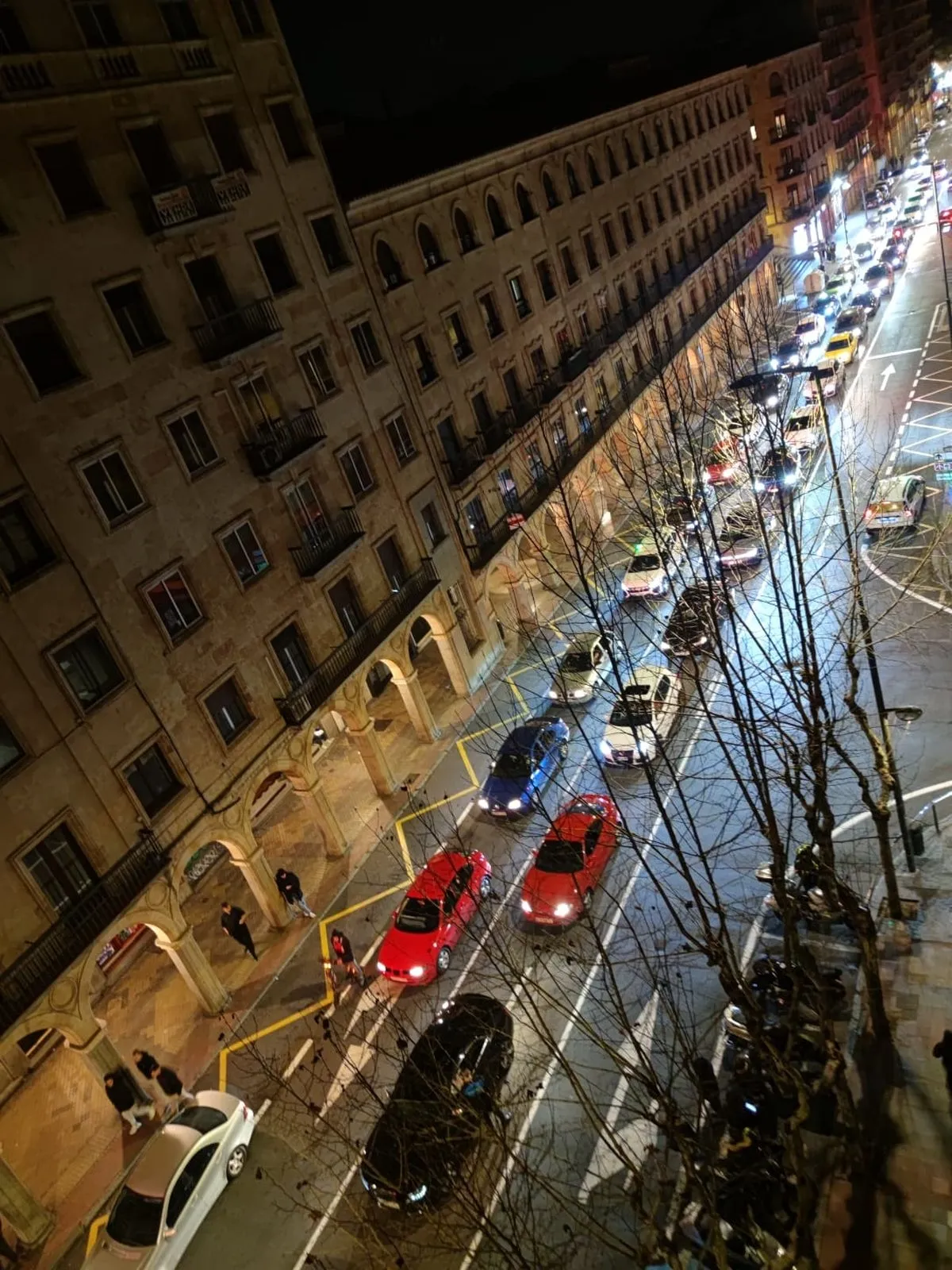 Imágenes de la Gran Vía durante las carreras ilegales de la noche del viernes