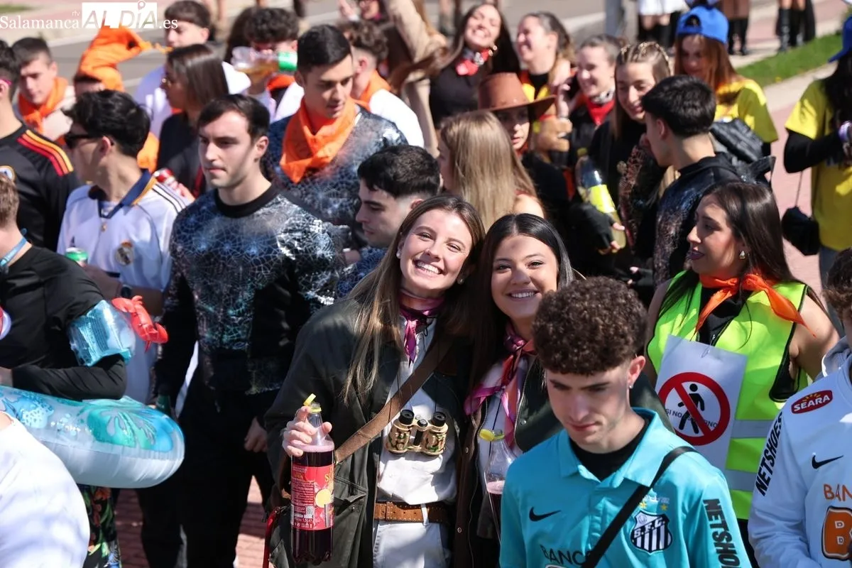 Desfile de las fiestas de la Facultad de Economía y Empresa (USAL). Foto de David Sañudo 