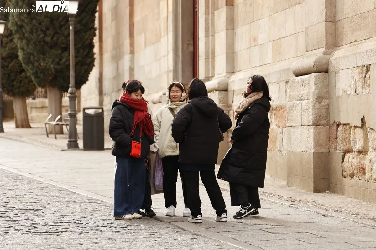 Ambiente en el centro de Salamanca en esta fría tarde de domingo. Fotos: David Sañudo