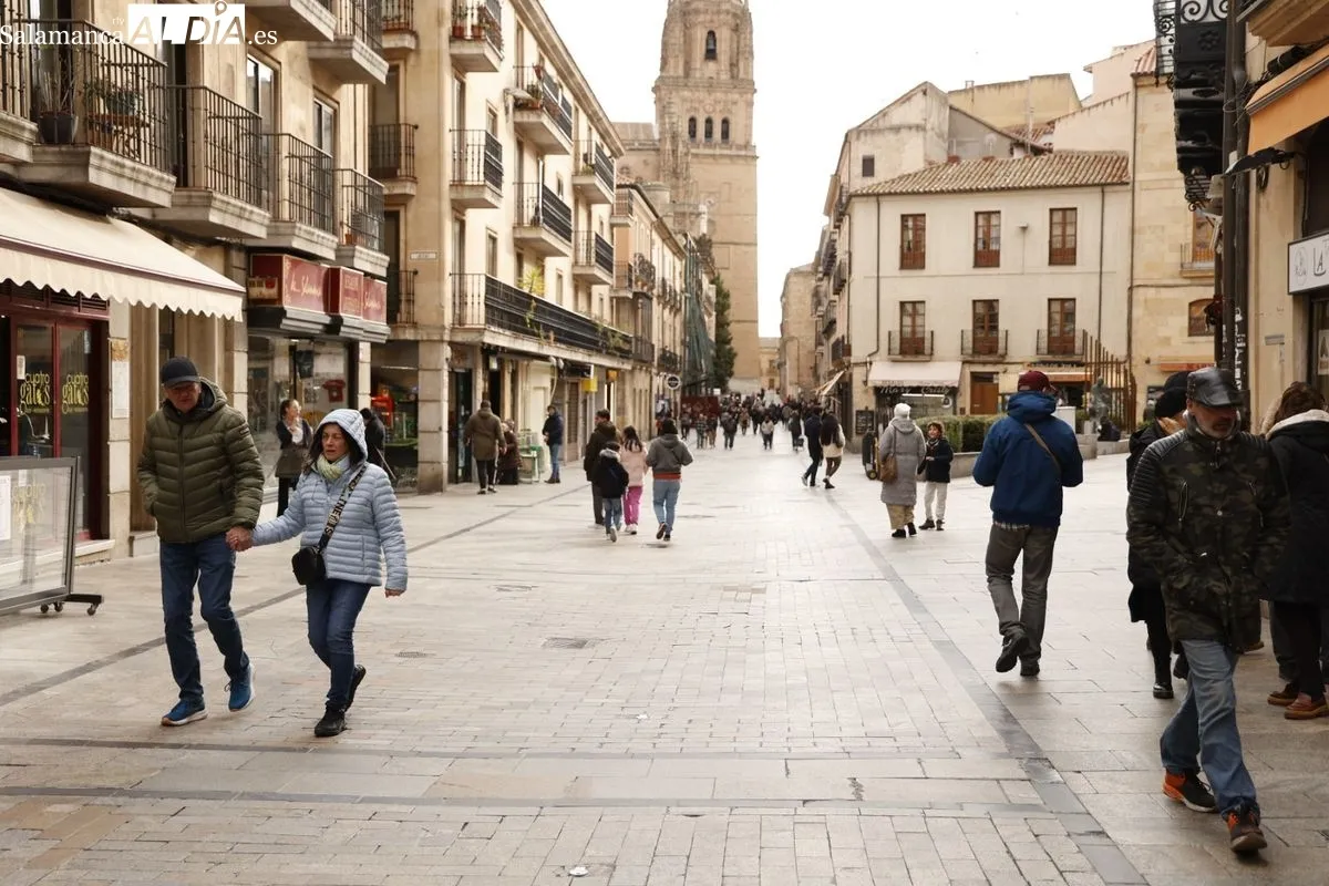 Ambiente en el centro de Salamanca en esta fría tarde de domingo. Fotos: David Sañudo