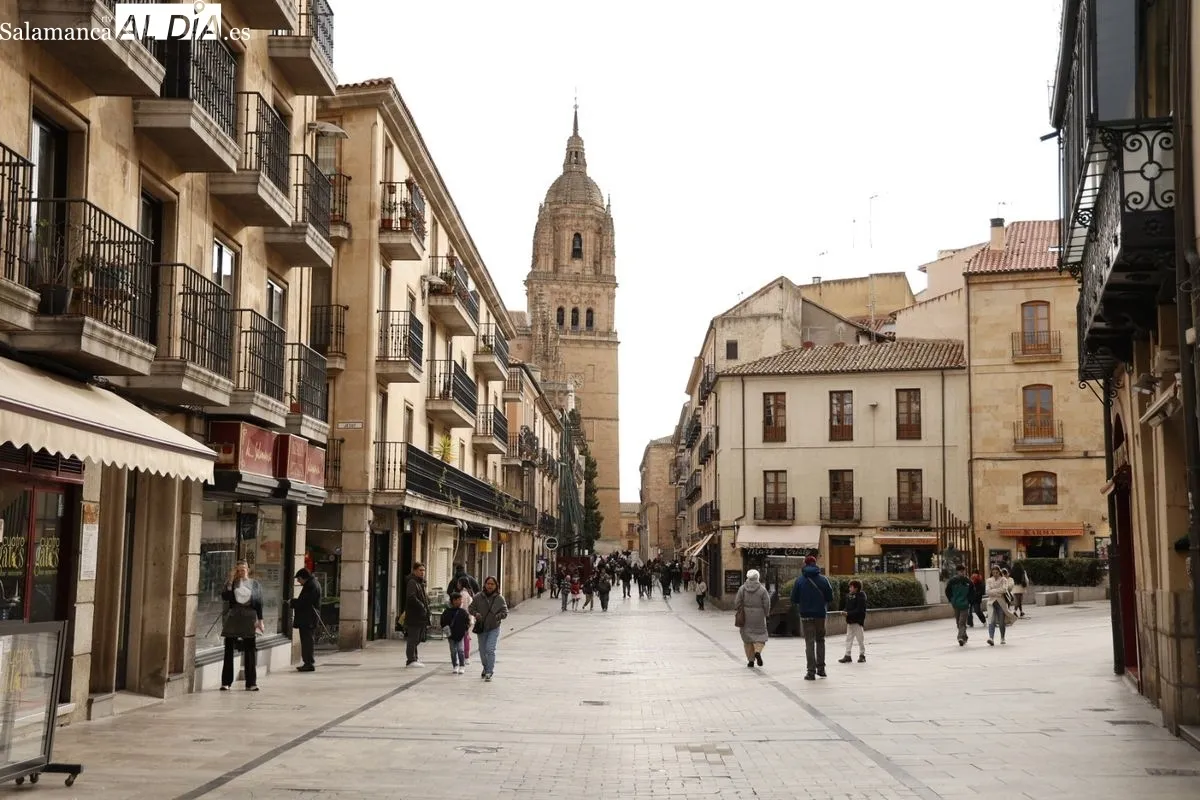 Ambiente en el centro de Salamanca en esta fría tarde de domingo. Fotos: David Sañudo