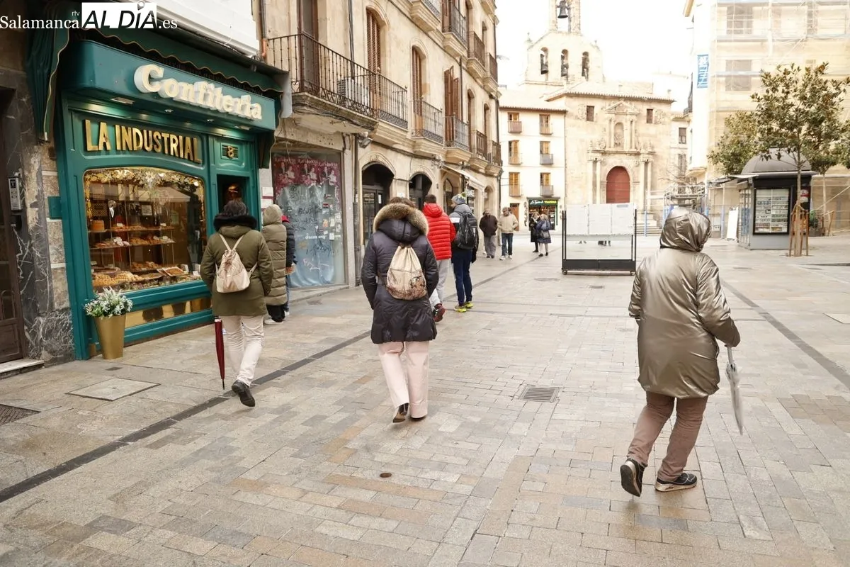 Ambiente en el centro de Salamanca en esta fría tarde de domingo. Fotos: David Sañudo