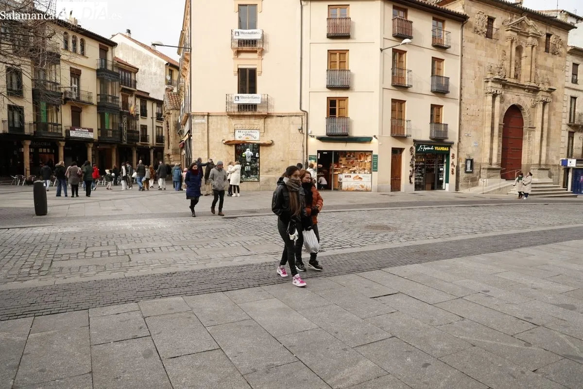 Ambiente en el centro de Salamanca en esta fría tarde de domingo. Fotos: David Sañudo