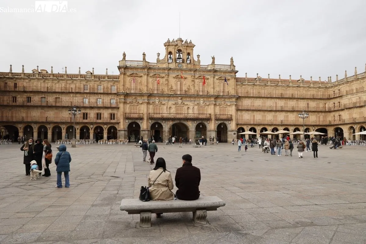 Ambiente en el centro de Salamanca en esta fría tarde de domingo. Fotos: David Sañudo