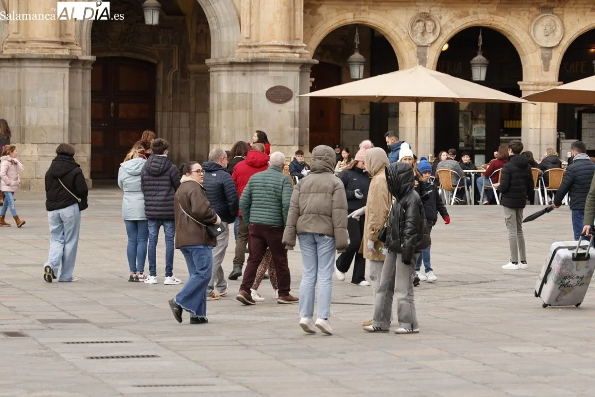 Ambiente en el centro de Salamanca en esta fría tarde de domingo. Fotos: David Sañudo