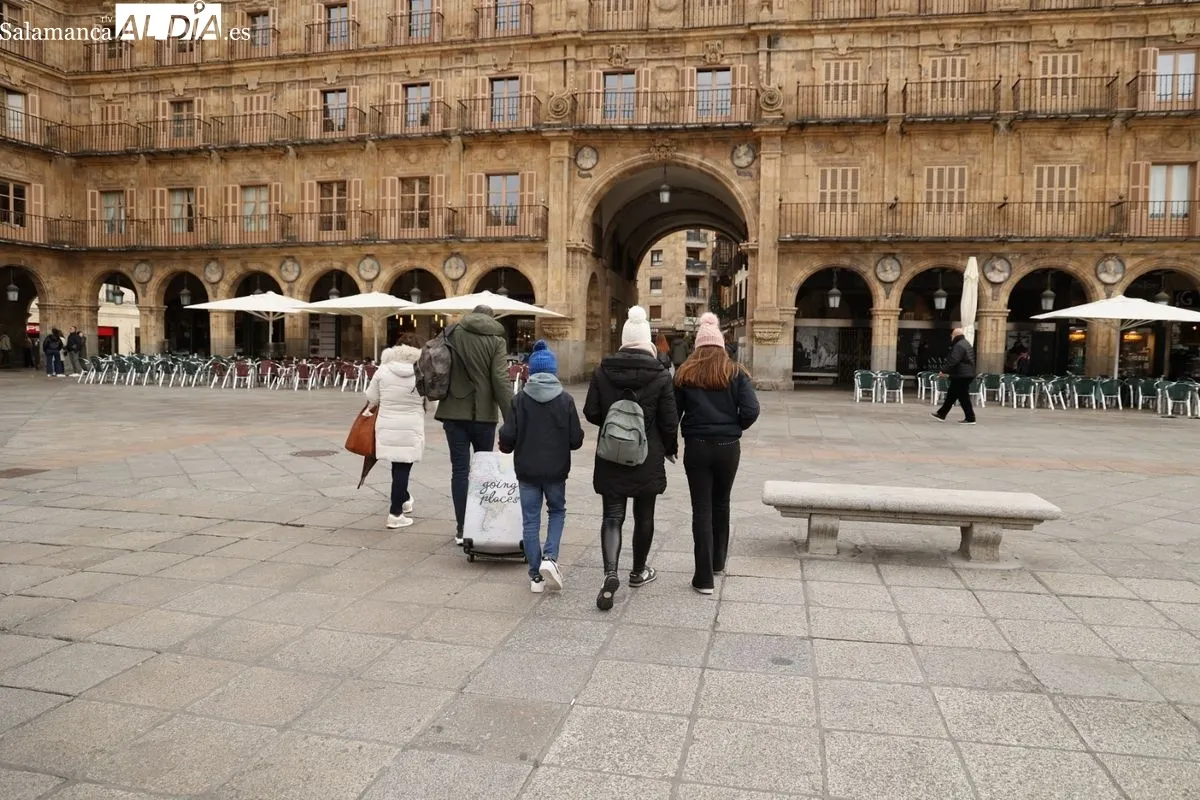Ambiente en el centro de Salamanca en esta fría tarde de domingo. Fotos: David Sañudo
