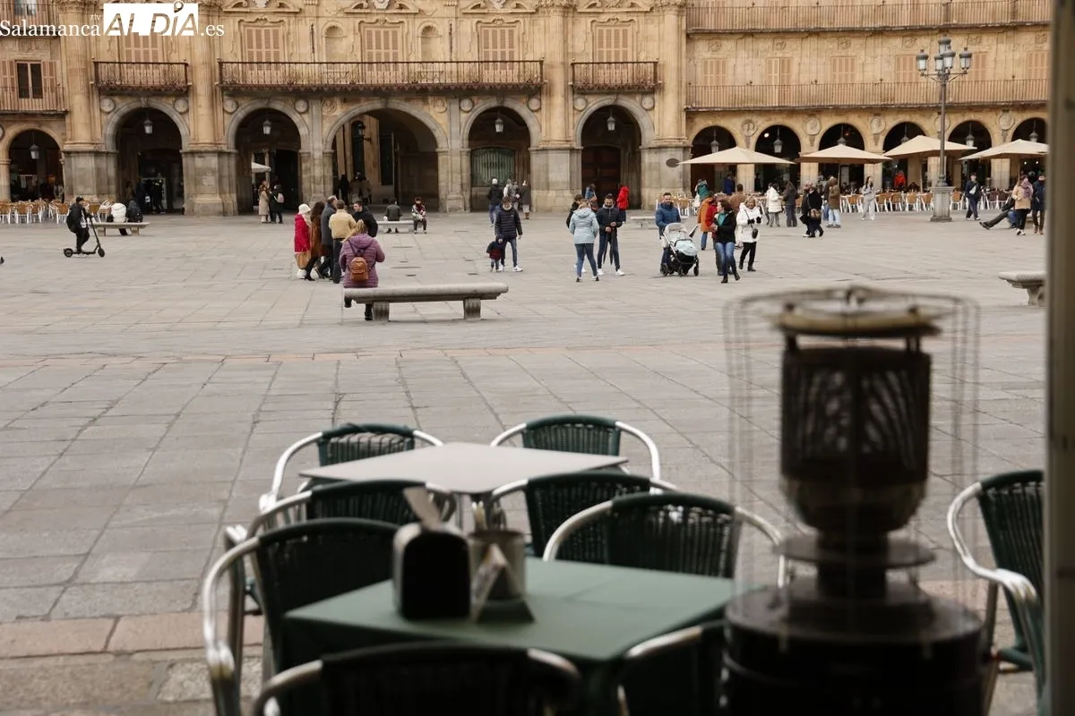 Ambiente en el centro de Salamanca en esta fría tarde de domingo. Fotos: David Sañudo