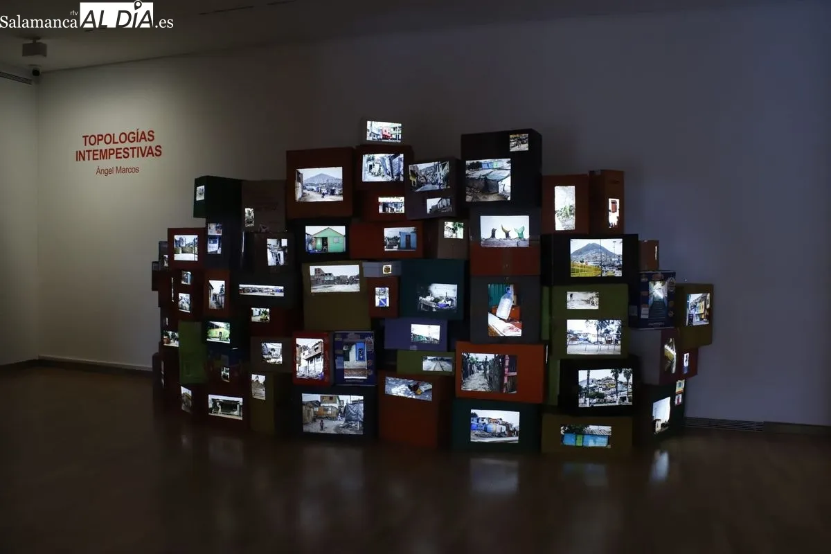  Presentación en el Da2 de la exposición 'Topologías intempestivas' del artista Ángel Marcos. Foto de Ángel Puma