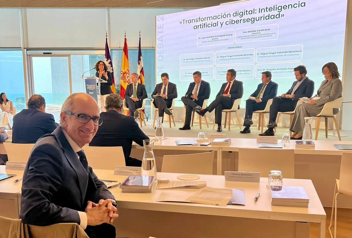 Foto 3 - Javier Iglesias destaca en Palma de Mallorca la modernizaci&oacute;n digital de los ayuntamientos salmantinos