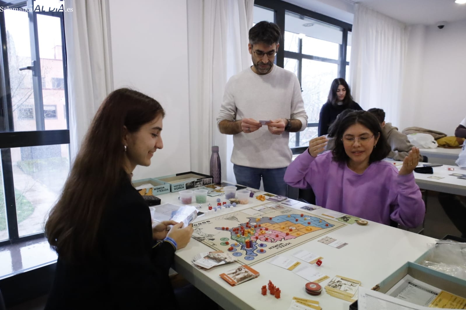 FOTOS | La Sala de Estudio del Colegio Mayor Oviedo acoge la primera jornada del torneo La política no es un juego (o tal vez sí)
