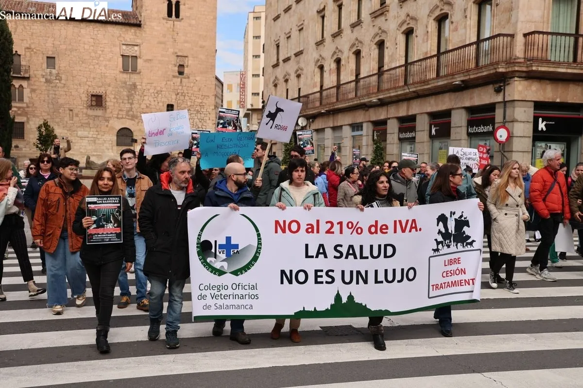 Profesionales salmantinos se manifiestan contra la normativa del medicamento veterinario. Foto de David Sañudo