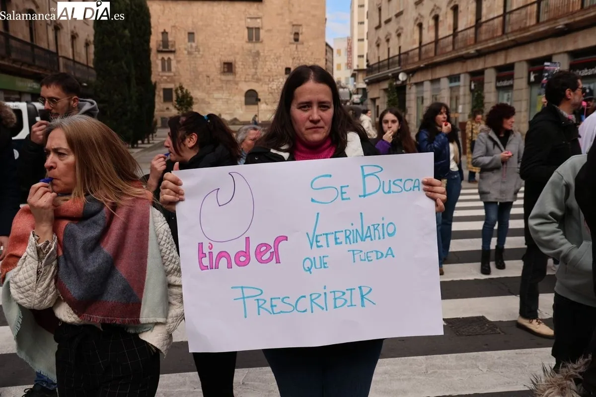 Profesionales salmantinos se manifiestan contra la normativa del medicamento veterinario. Foto de David Sañudo