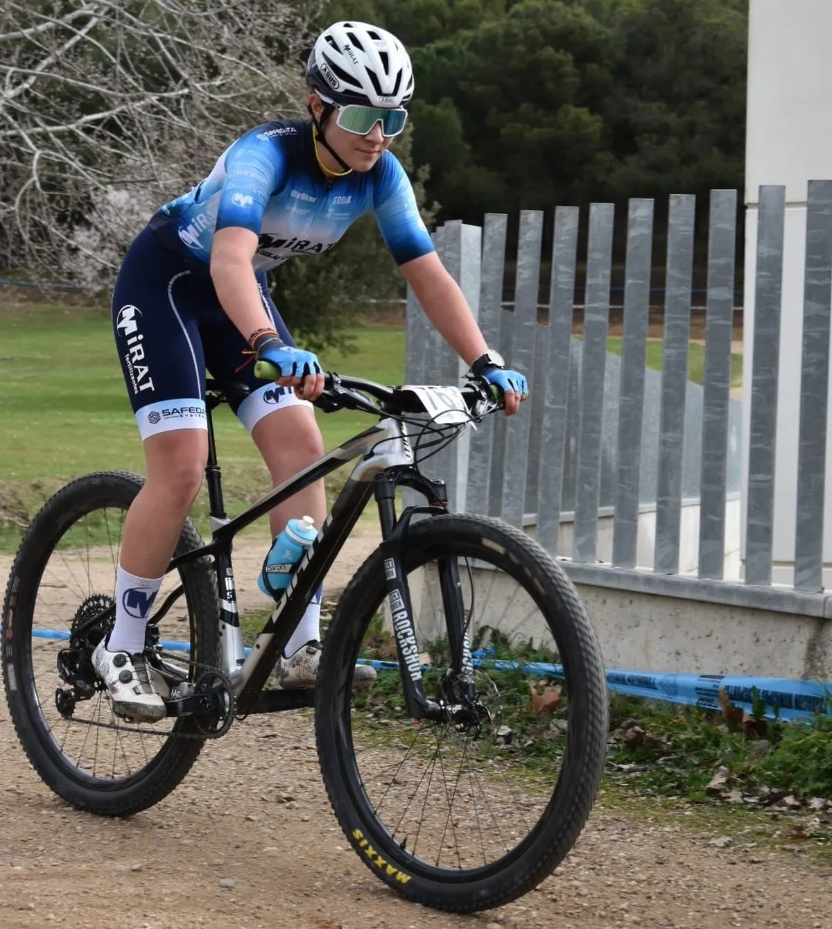 Gisela Herrero del Mirat Team en el rock garden de Las Contiendas, en Valladolid, donde ganaba la segunda puntuable de la Copa de España Cadete de XCO