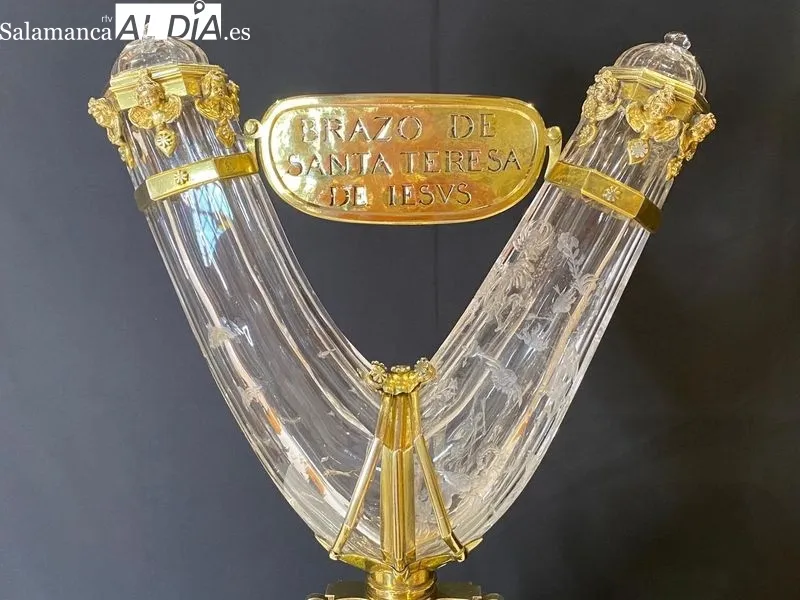 El relicario del brazo de Santa Teresa de Jesús brilla de nuevo en Alba de Tormes | Imagen 1