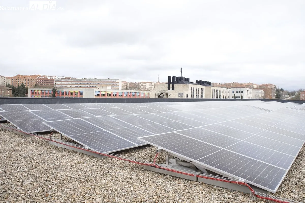 Presentación del ambicioso sistema de autoconsumo solar de la USAL que le permitirá ahorrar 250.000 euros anuales en su factura eléctrica