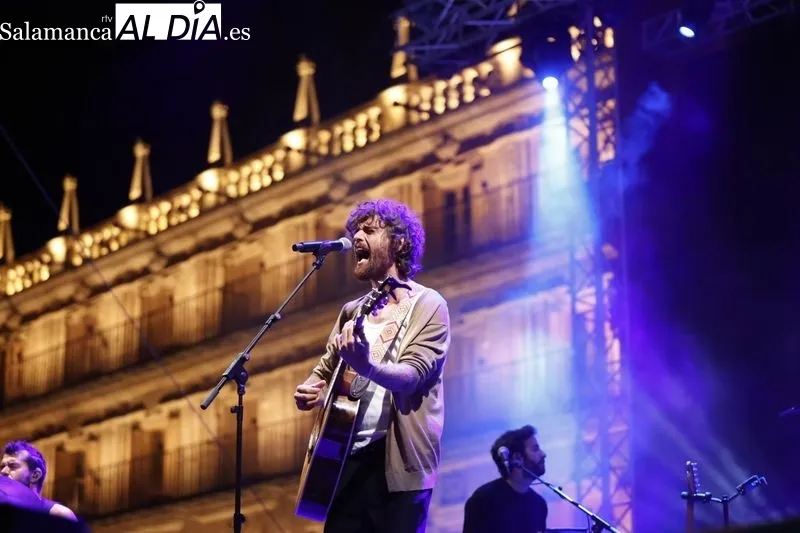 Tu Otra Bonita en un concierto en la Plaza Mayor de Salamanca 