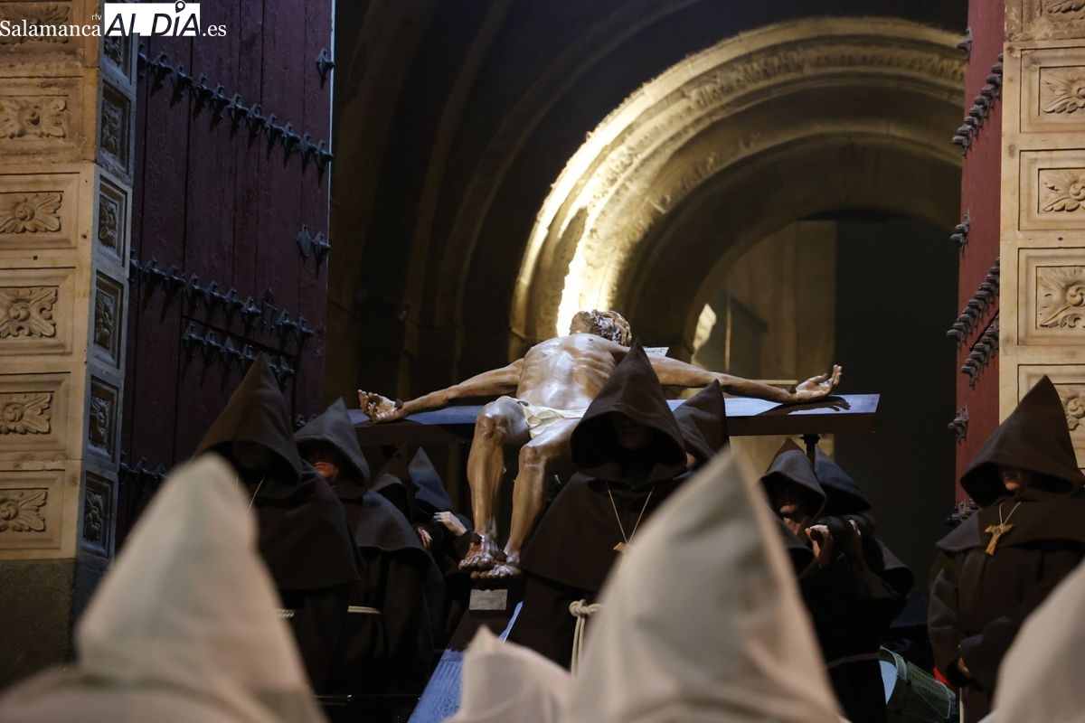 Procesión de la Hermandad Franciscana con el Cristo de la Humildad en Salamanca