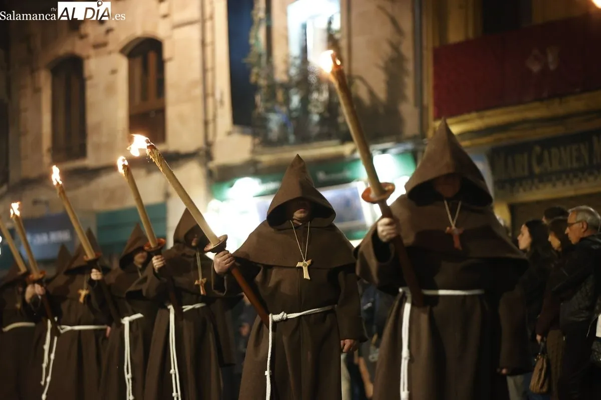 Procesión de la Hermandad Franciscana con el Cristo de la Humildad. Fotos: David Sañudo