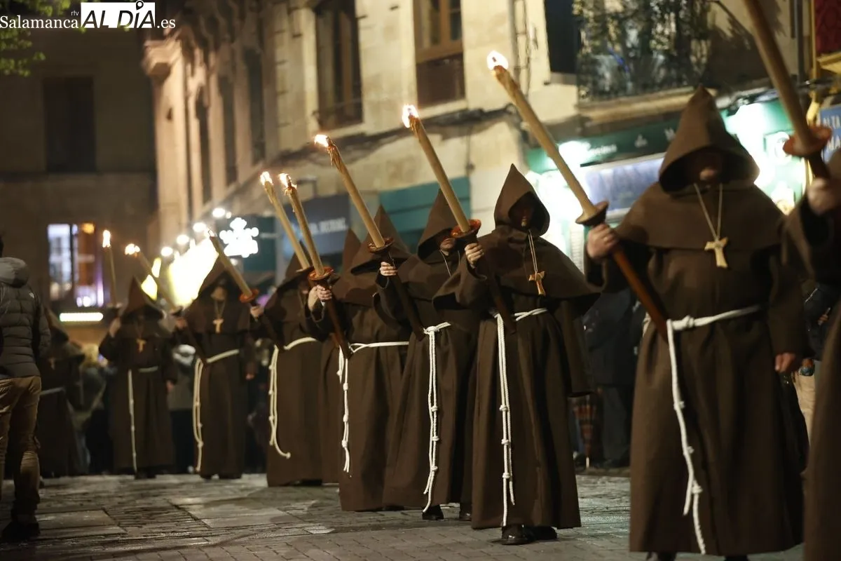 Procesión de la Hermandad Franciscana con el Cristo de la Humildad. Fotos: David Sañudo