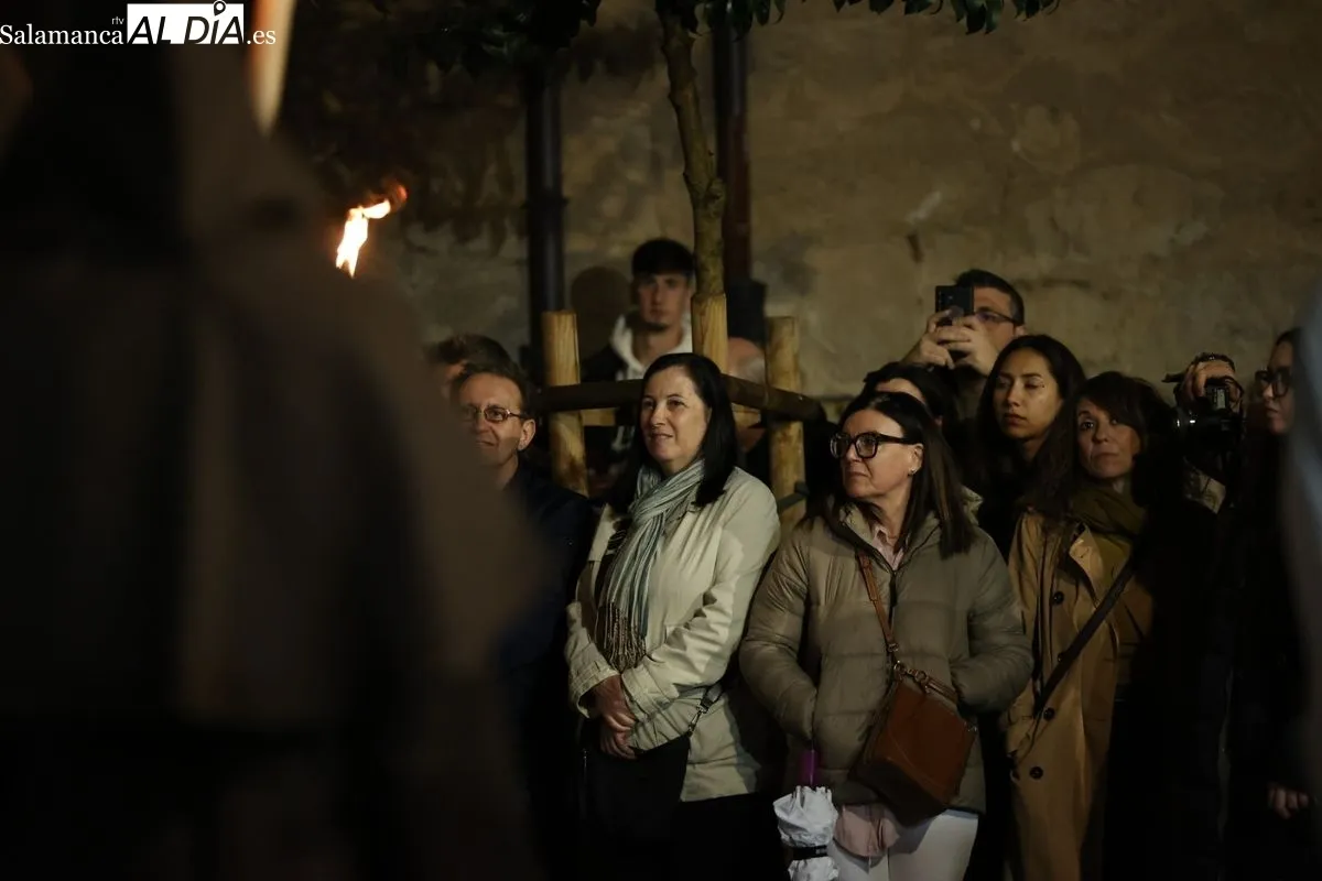 Procesión de la Hermandad Franciscana con el Cristo de la Humildad. Fotos: David Sañudo