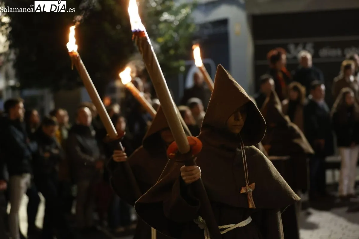 Procesión de la Hermandad Franciscana con el Cristo de la Humildad. Fotos: David Sañudo