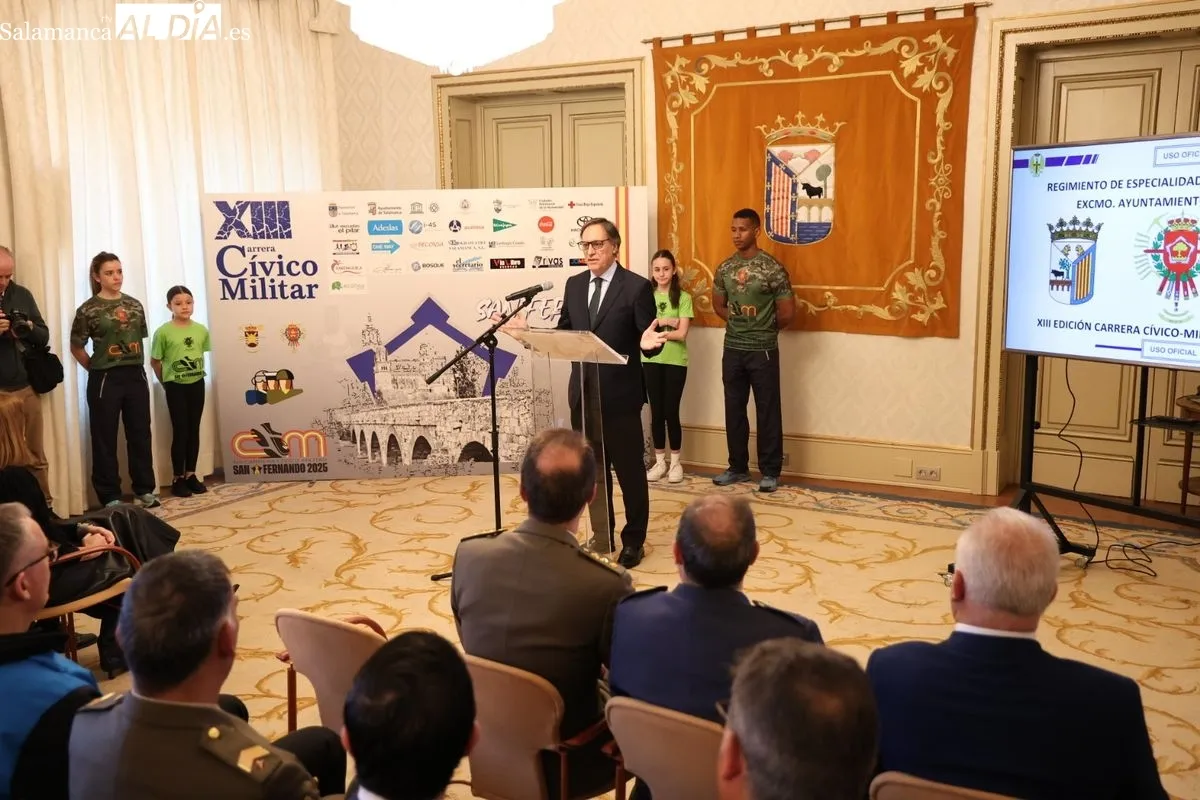Presentación en el Ayuntamiento de Salamanca de la XIII Carrera Cívico-Militar 'San Fernando'. Foto de David Sañudo