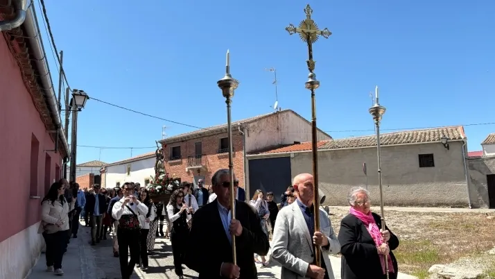 Foto 4 - Santiago de la Puebla arropa en las calles a San Jorge en su d&iacute;a grande
