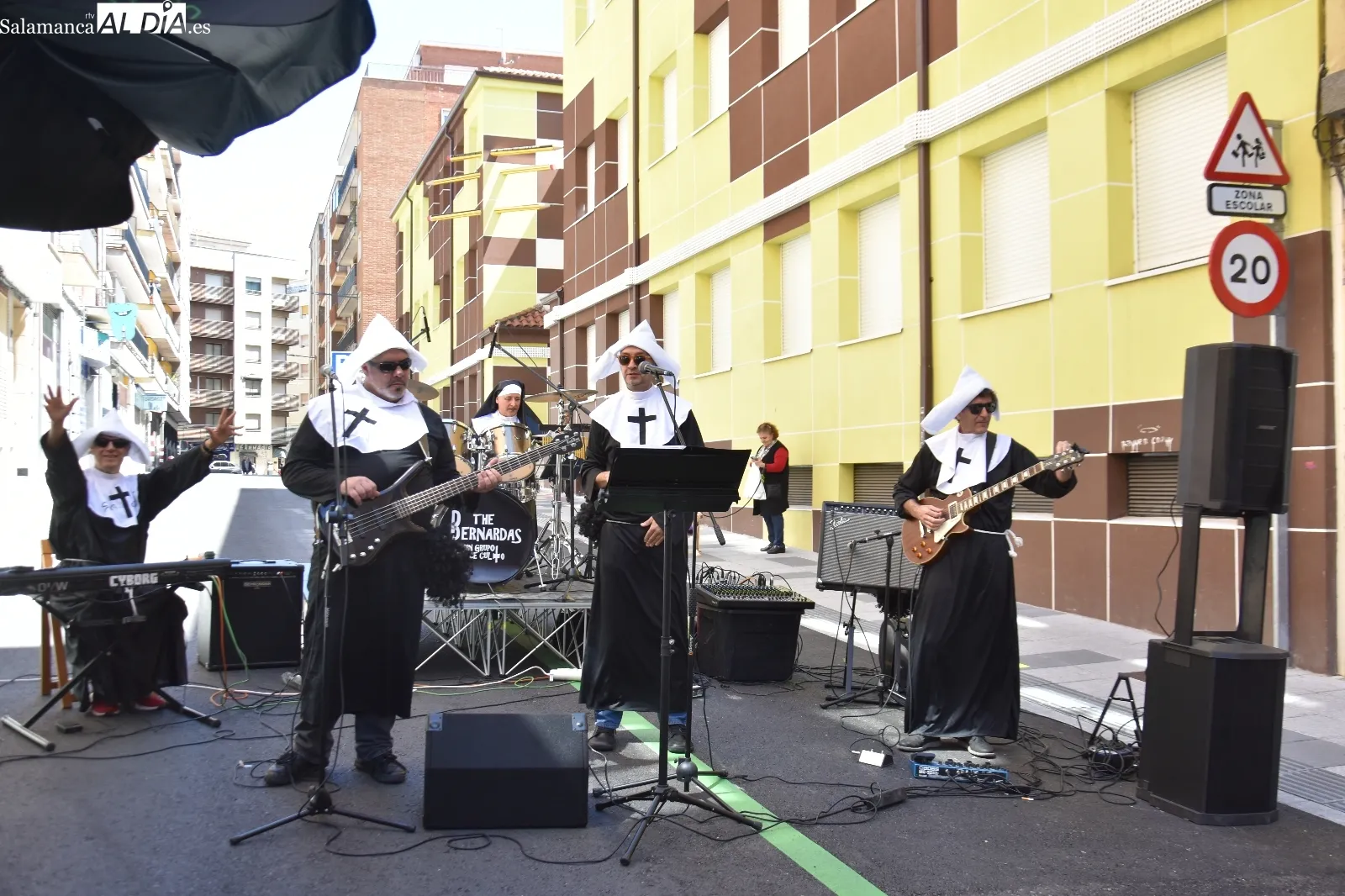 ‘The Bernardas’ llena de ritmo el barrio del Oeste | FOTOS: Charo Alonso