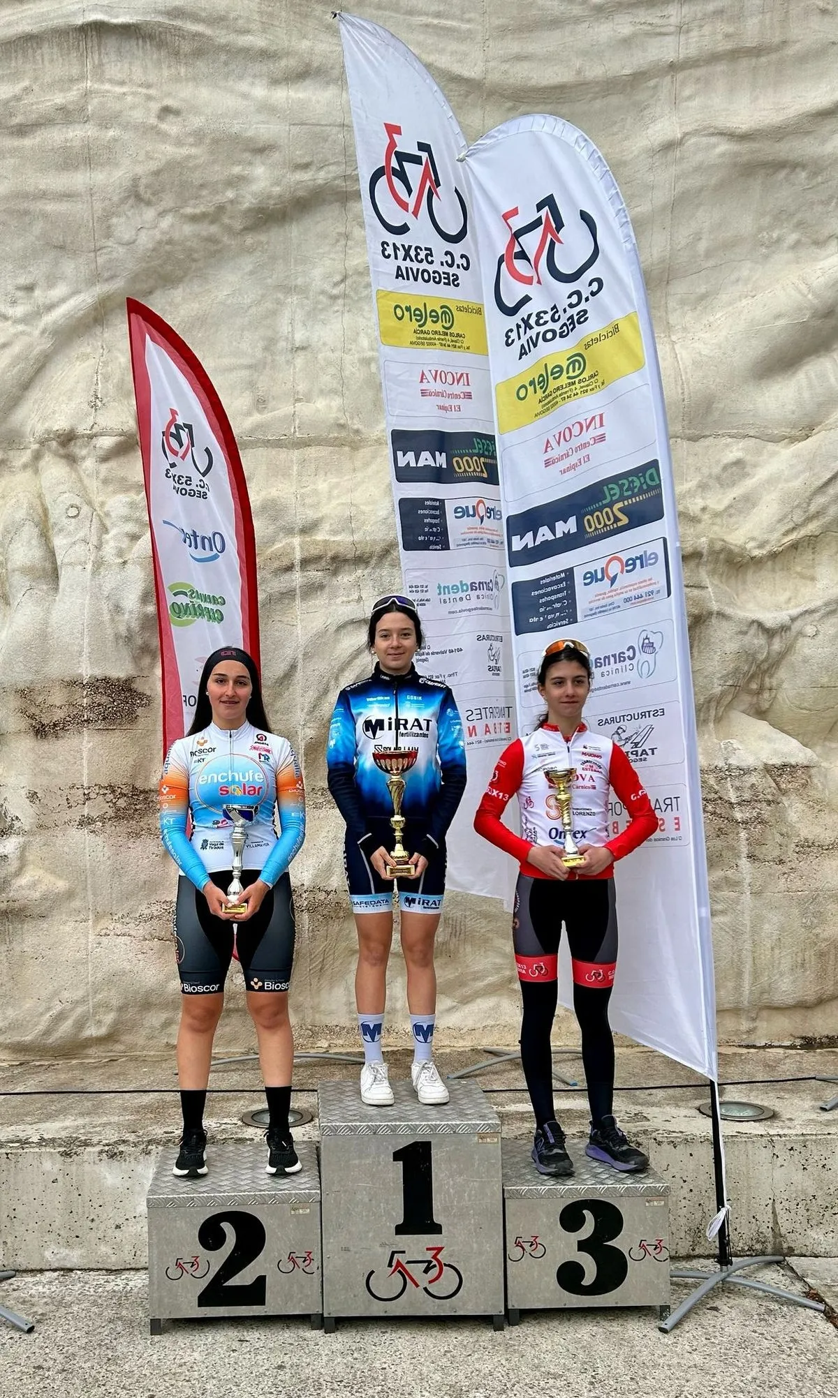 Foto 6 - Grandes actuaciones de las cadetes y junior de EnchufeSolar Fem en los Campeonatos de Espa&ntilde;a de Pista