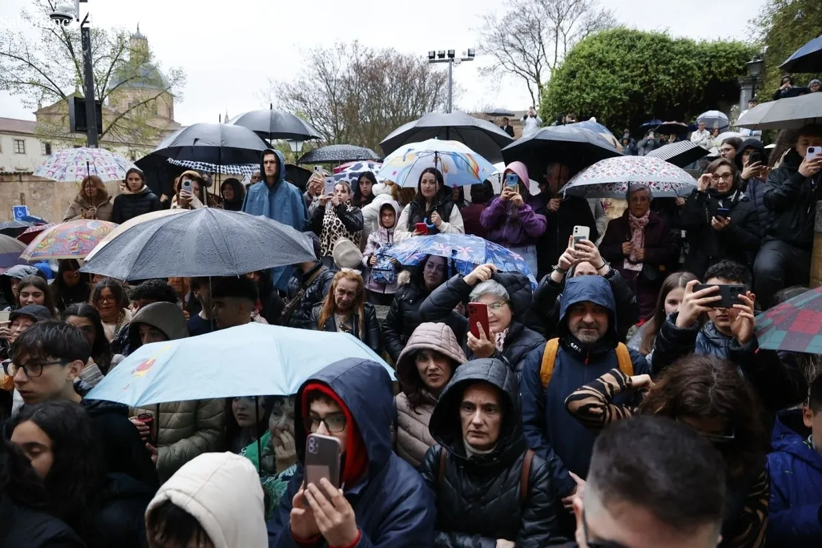 La lluvia impide que la Santísima Virgen de los Dolores salga en procesión por Salamanca | FOTOS: David Sañudo 