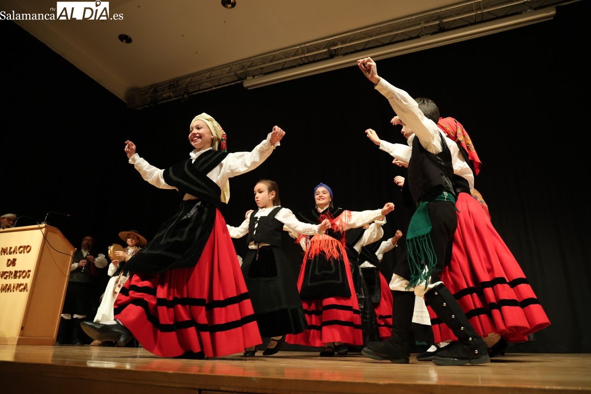 VÍDEO Y FOTOS | Actuaciones musicales y pasacalles en Salamanca para celebrar el Día de Galicia