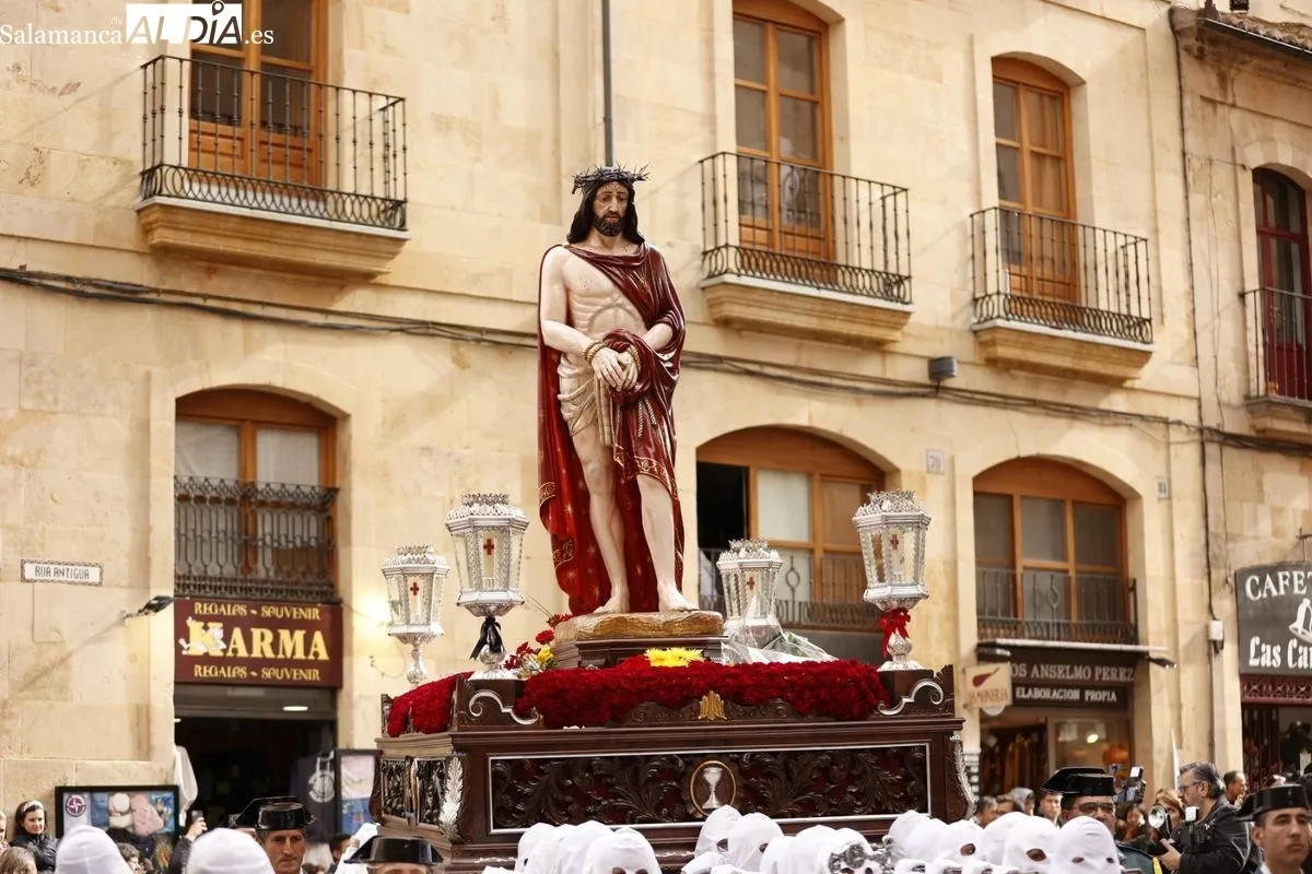 Nuestro Padre Jesús del Vía Crucis procesiona llevando la fe a los hospitalizados de Salamanca | FOTOS: David Sañudo 