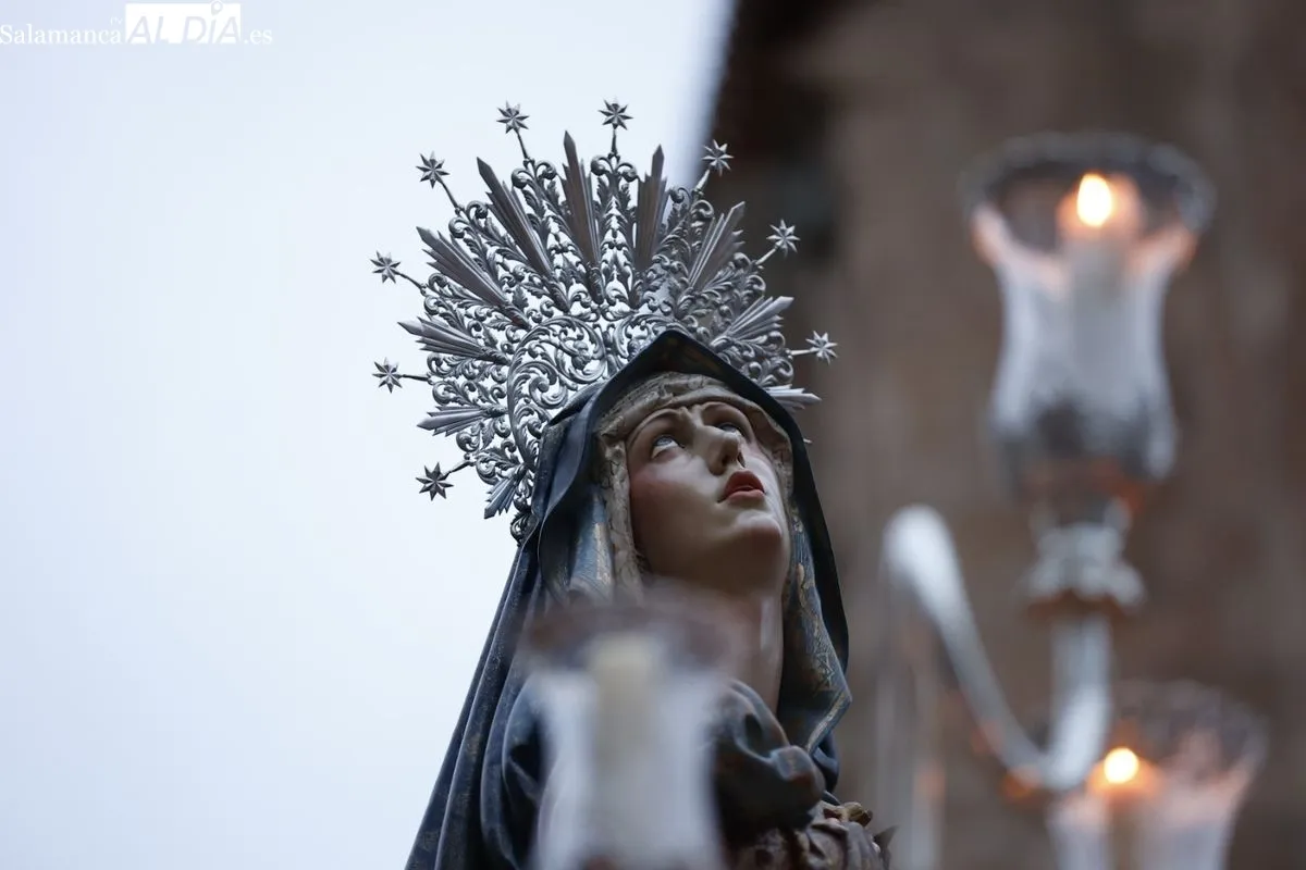Ferviente e ilusionante procesión de la Seráfica Hermandad por el centro de Salamanca | FOTOS: David Sañudo 