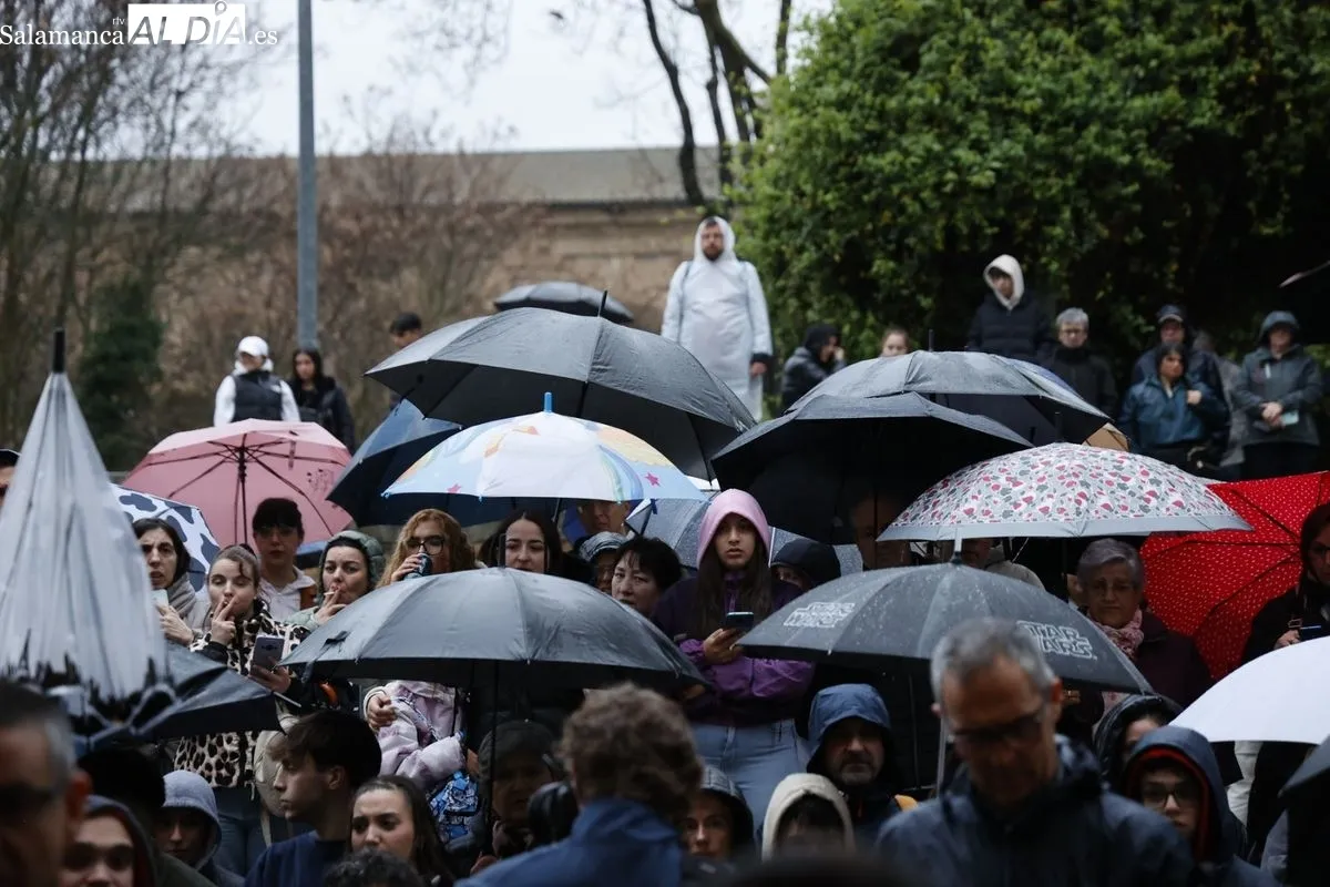 La lluvia impide que la Santísima Virgen de los Dolores salga en procesión por Salamanca | FOTOS: David Sañudo 