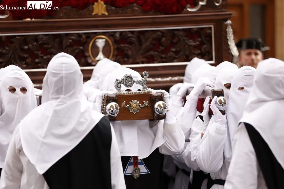 Nuestro Padre Jesús del Vía Crucis procesiona llevando la fe a los hospitalizados de Salamanca | FOTOS: David Sañudo 