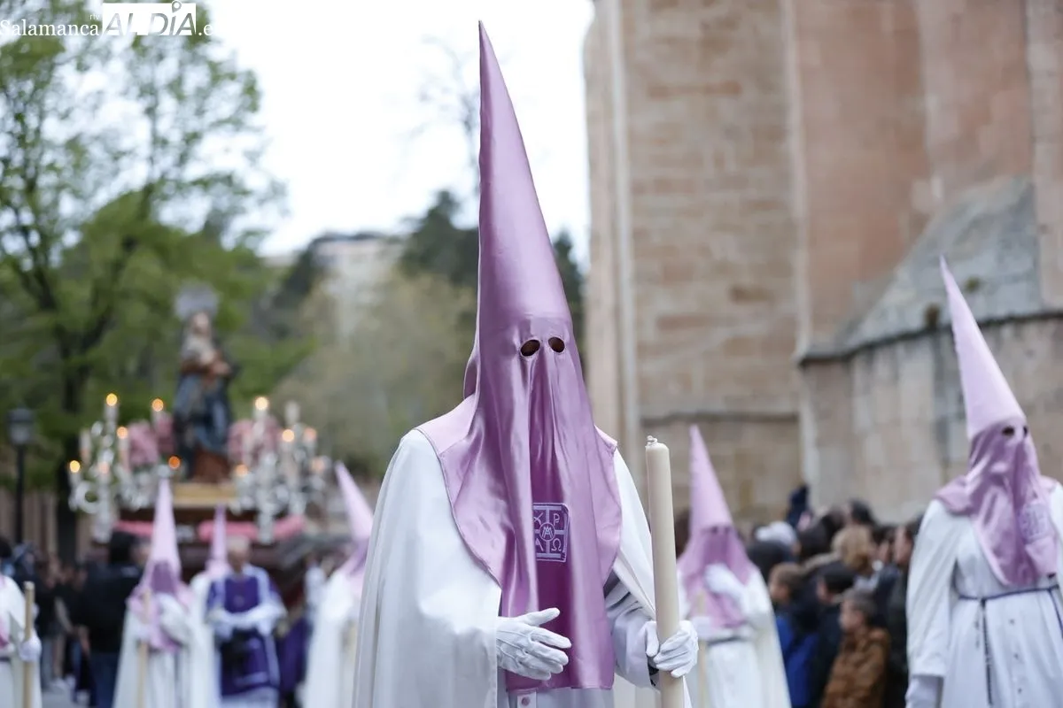 Ferviente e ilusionante procesión de la Seráfica Hermandad por el centro de Salamanca | FOTOS: David Sañudo 