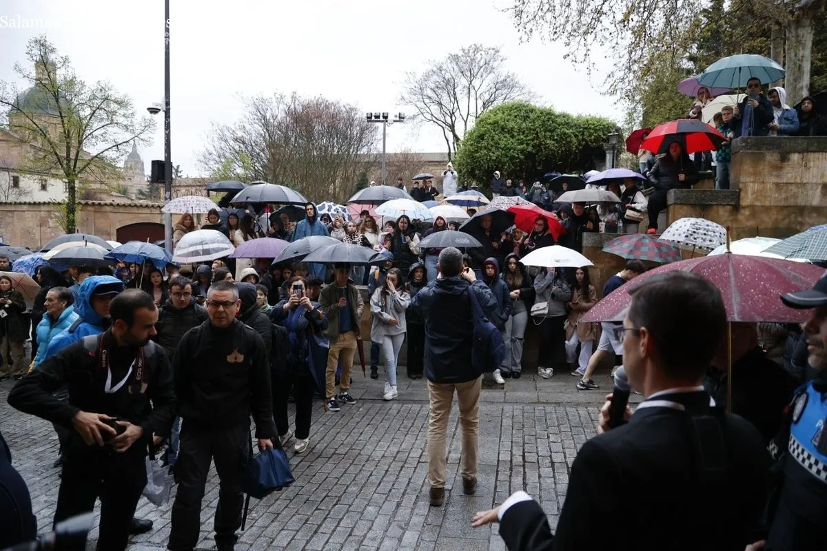 La lluvia impide que la Santísima Virgen de los Dolores salga en procesión por Salamanca | FOTOS: David Sañudo 