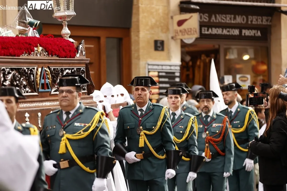 Nuestro Padre Jesús del Vía Crucis procesiona llevando la fe a los hospitalizados de Salamanca | FOTOS: David Sañudo 