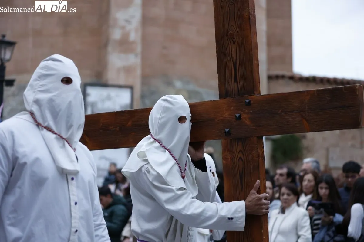 Ferviente e ilusionante procesión de la Seráfica Hermandad por el centro de Salamanca | FOTOS: David Sañudo 