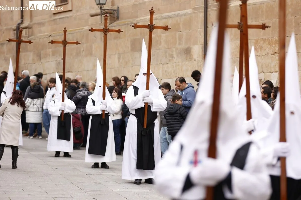 Nuestro Padre Jesús del Vía Crucis procesiona llevando la fe a los hospitalizados de Salamanca | FOTOS: David Sañudo 
