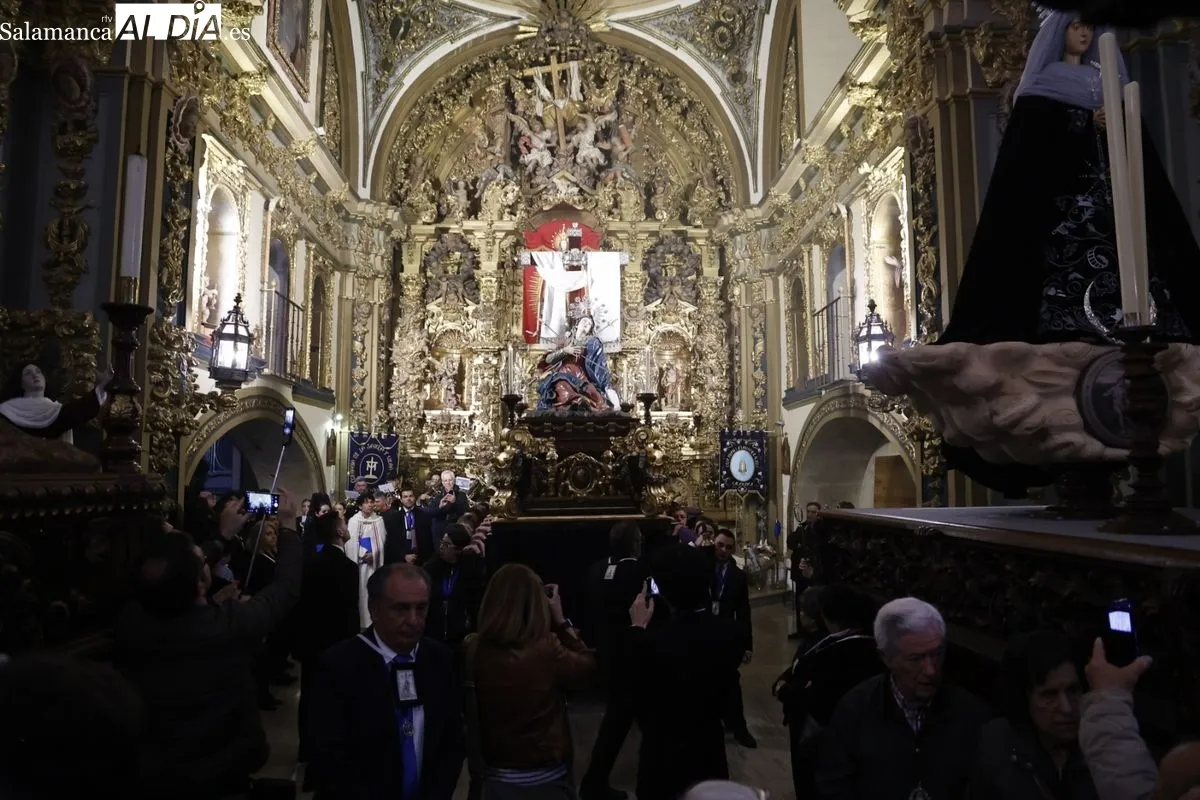 La lluvia impide que la Santísima Virgen de los Dolores salga en procesión por Salamanca | FOTOS: David Sañudo 