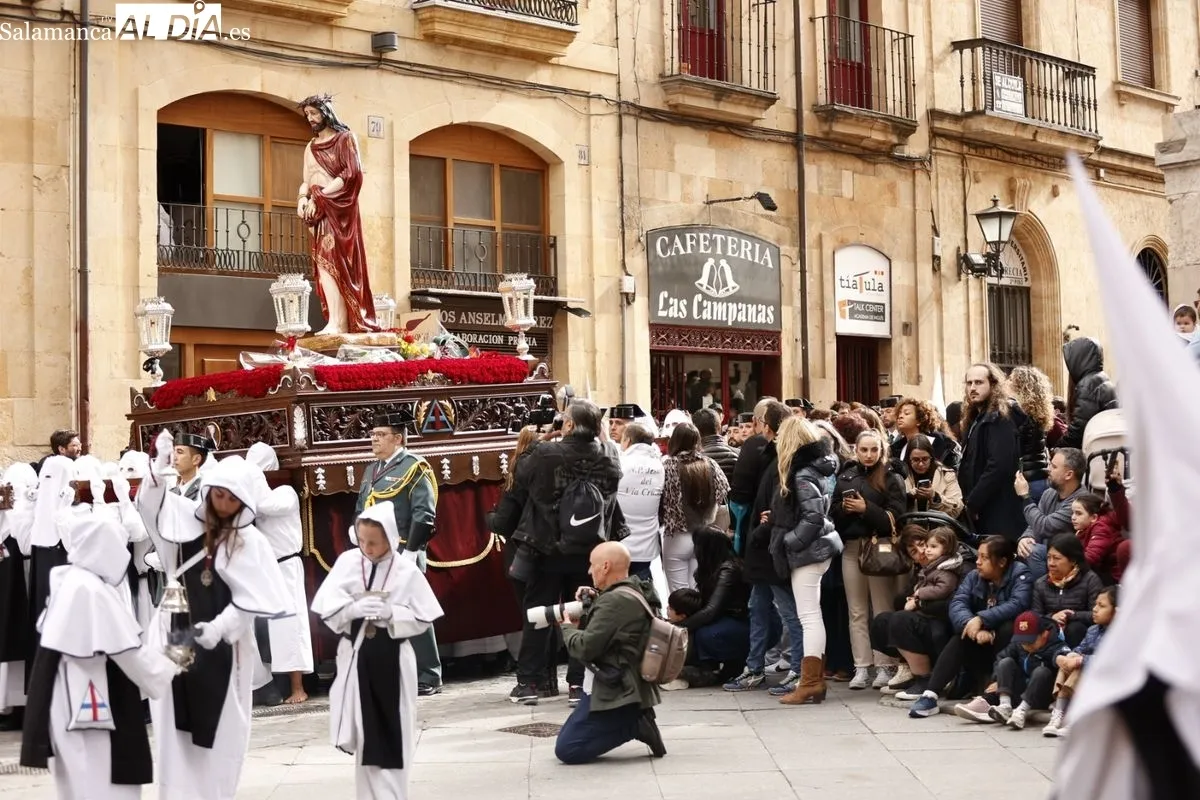 Nuestro Padre Jesús del Vía Crucis procesiona llevando la fe a los hospitalizados de Salamanca | FOTOS: David Sañudo 