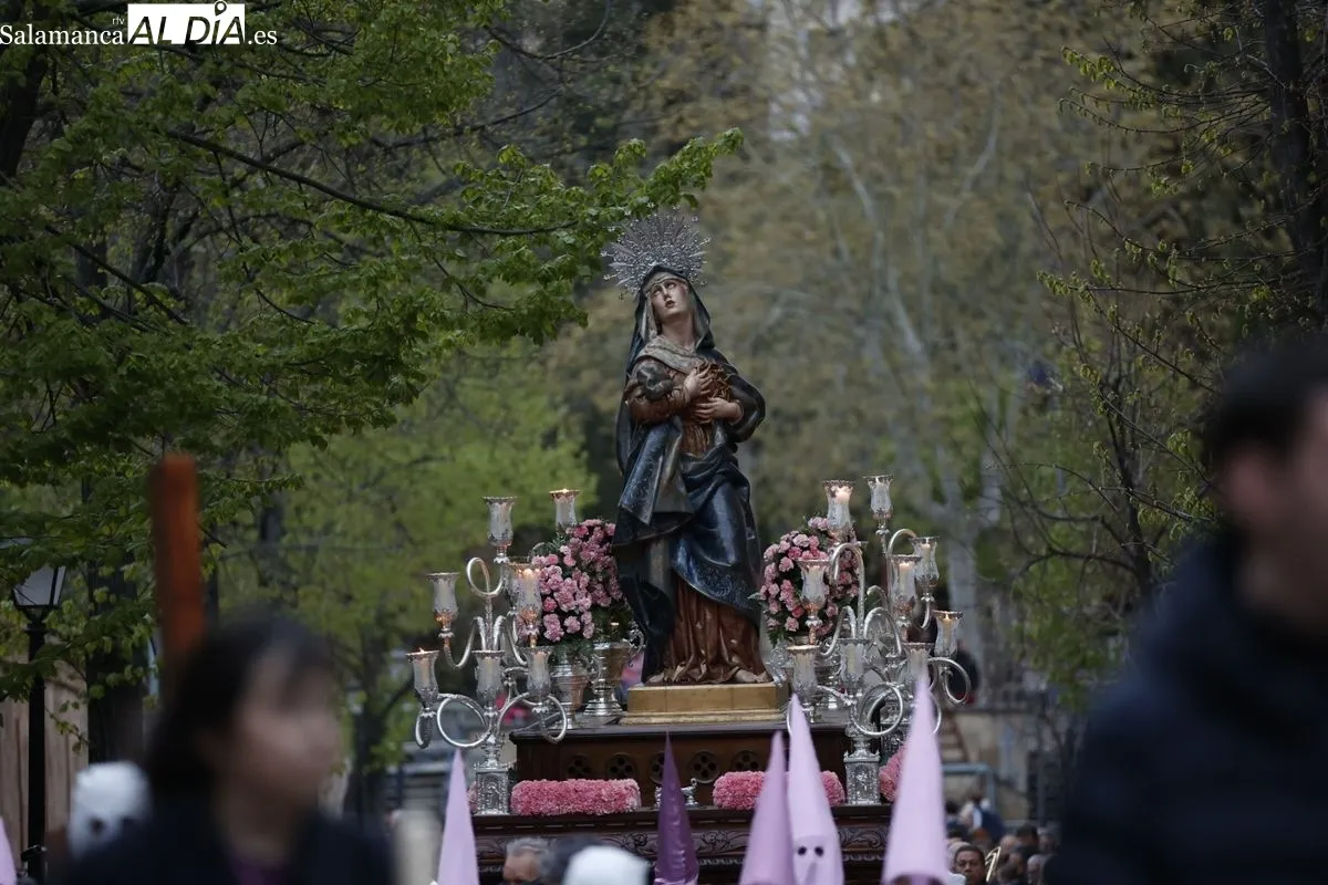 Ferviente e ilusionante procesión de la Seráfica Hermandad por el centro de Salamanca | FOTOS: David Sañudo 