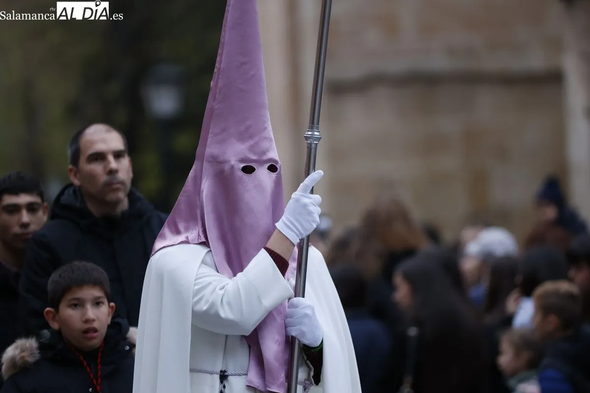 Ferviente e ilusionante procesión de la Seráfica Hermandad por el centro de Salamanca | FOTOS: David Sañudo 