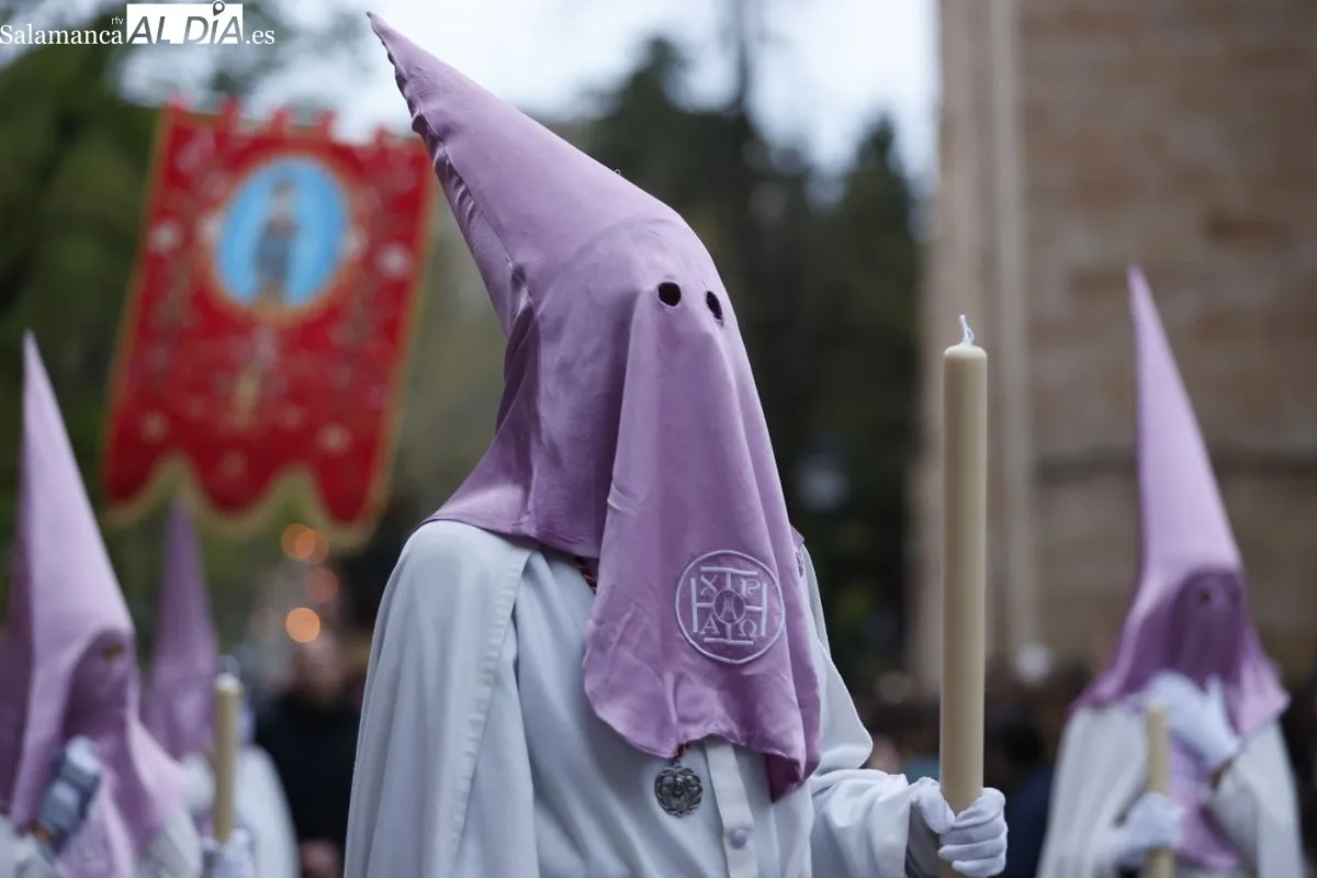 Ferviente e ilusionante procesión de la Seráfica Hermandad por el centro de Salamanca | FOTOS: David Sañudo 